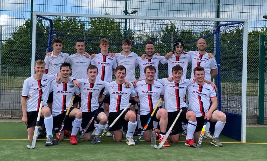 BowdonHC's tweet image. It wasn't to be our day but our M2s had a great game losing narrowly 4-3 to @BanburyHC in the SF of the  @EnglandHockey HA Cup.  

Thank you for the hospitality.  Good luck in the finals 🏑

#bowdonhockey #teammates ❤️🖤