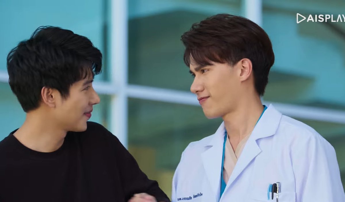 gahanmaxtul's tweet photo. Bunn's "God, you're so annoying but I love you" face. AND THEY'RE HOLDING HANDS THERE!!!

#ทริอาชTheSeriesEP4 https://t.co/AFwsHbDoRx