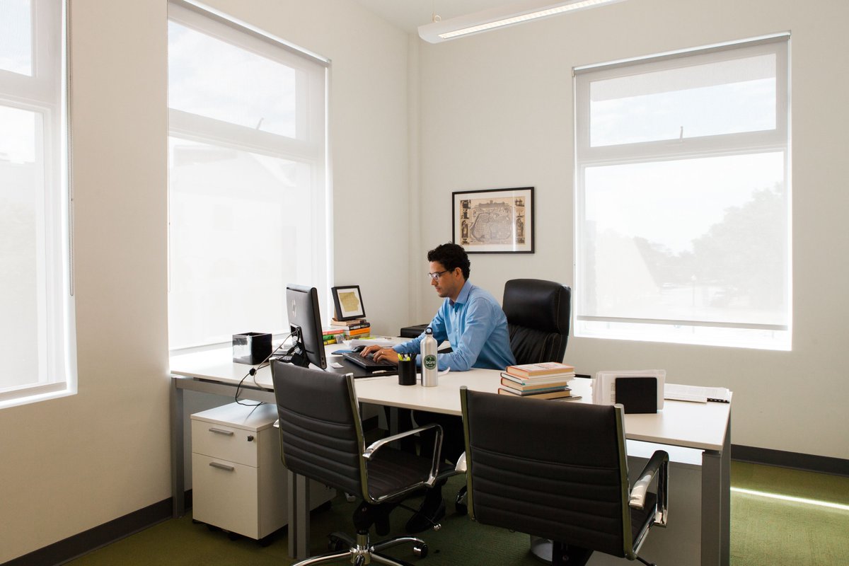 buromiami's tweet photo. New week. New goals. Let's start off this Monday strong. 💪
#worknetworkthrive #coworkingspace #networking https://t.co/a6gH4i71I2