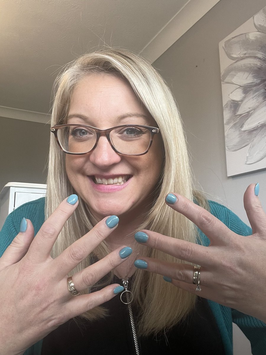 ZoeAccounting's tweet photo. Go branded - or go home!?
Anyone else going “branded” to @Accountex this week?
Anyone else dying their hair? Or going full branded suit/dress? 🙌
My nails and @CPDStore branding all ready for our stand on 175 at Accountex
#branding #events #LoveCPD https://t.co/bZHNvJ6fYu