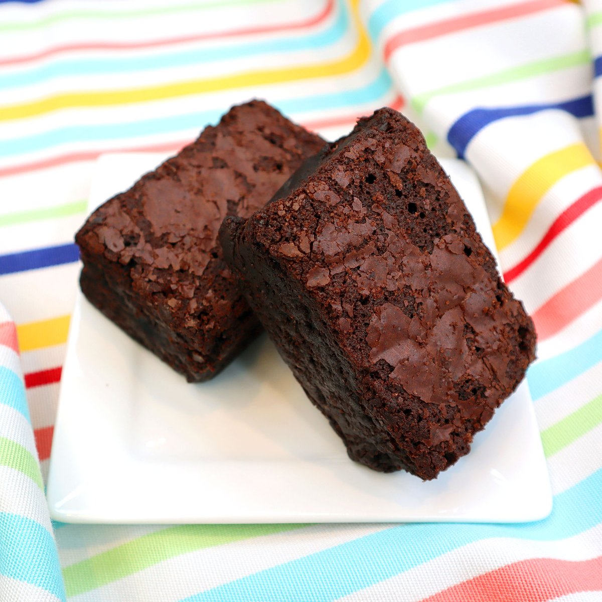 nuflours's tweet photo. To help spread the word, let's raise the stakes.🤑 Like and retweet, and you will be entered for a chance to win a $10 gift card for our online store! These brownies can be yours.😍

#FoodForGood #CeliacDisease #GlutenFreeBakery #GlutenFree #CeliacSafe #GlutenFreeGiveaway https://t.co/x16pw12UWl