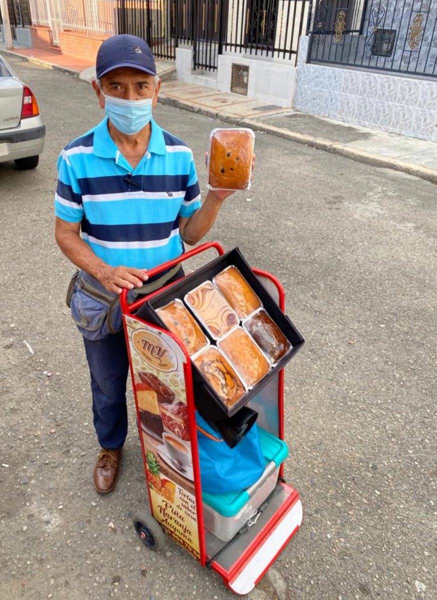 Larrysanchezg's tweet photo. Emprendimiento Joyense👍|  Don Carlos Alvarez es un habitante del barrio La Joya, a sus 70 años y junto a su familia, emprendió el producto que tanto le gusta elaborar, la mantecada. 

Hoy dia es el sustento de su hogar, su producto es delicioso, vende  sabores de piña,naranja, https://t.co/aD9uu1ylZ9