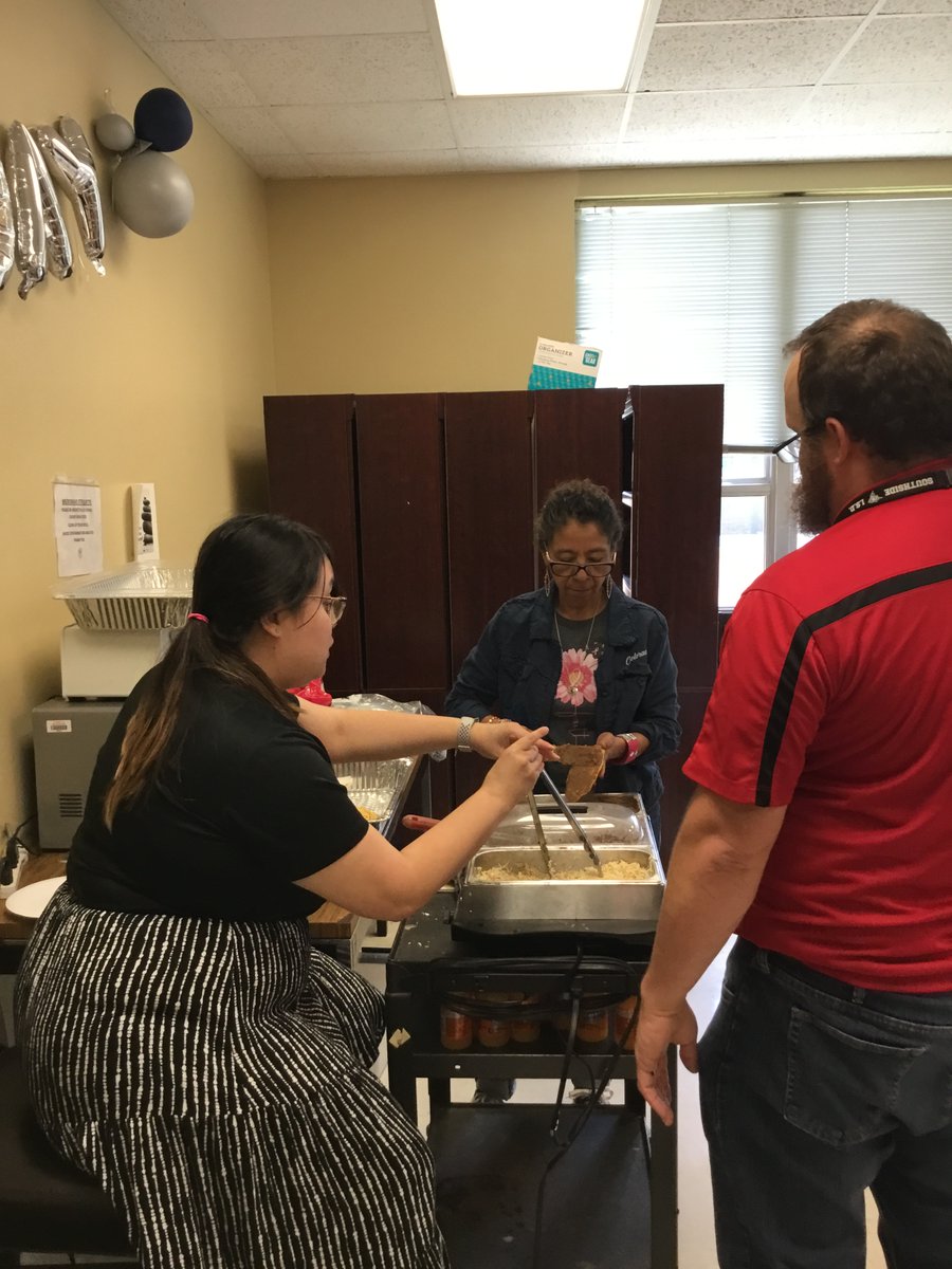 Losoya_MS's tweet photo. Chalupa Bar Today at Losoya MS as Teacher Appreciation Continues for our week of STAAR testing.  @southsideisd #RootEdLosoya_MS https://t.co/Fz8P6blqNA