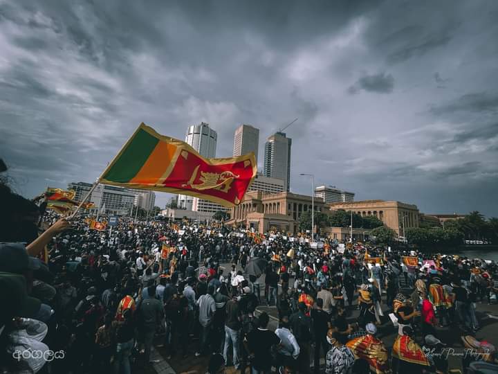 NadeekaSachint1's tweet photo. Condemn the inhumane attack on peaceful protesters by state terrorists.The people are showing the Rajapaksa government what citizen power is.Gotabhaya no longer has a moral right to rule Sri Lanka.
#HumanRights #SriLanka #NotATarget #USA #SriLankaProtests #UnitedNations
#GotaGo https://t.co/tNrXLHaIzb