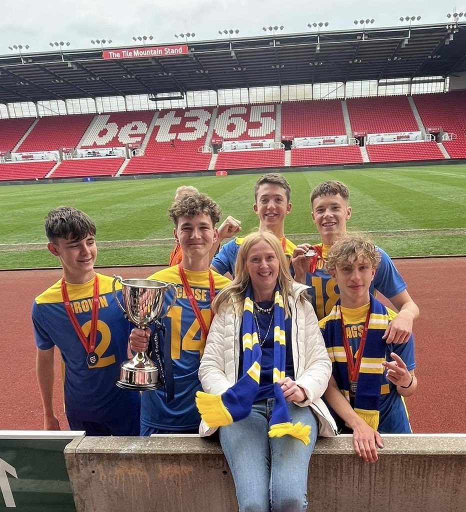 headteacherfor2's tweet photo. @ForestWinnersh where dreams become reality! Well done boys you have made your school so proud today. #aspire U16 Elite National Cup winners!! https://t.co/EbSu3jdSgR
