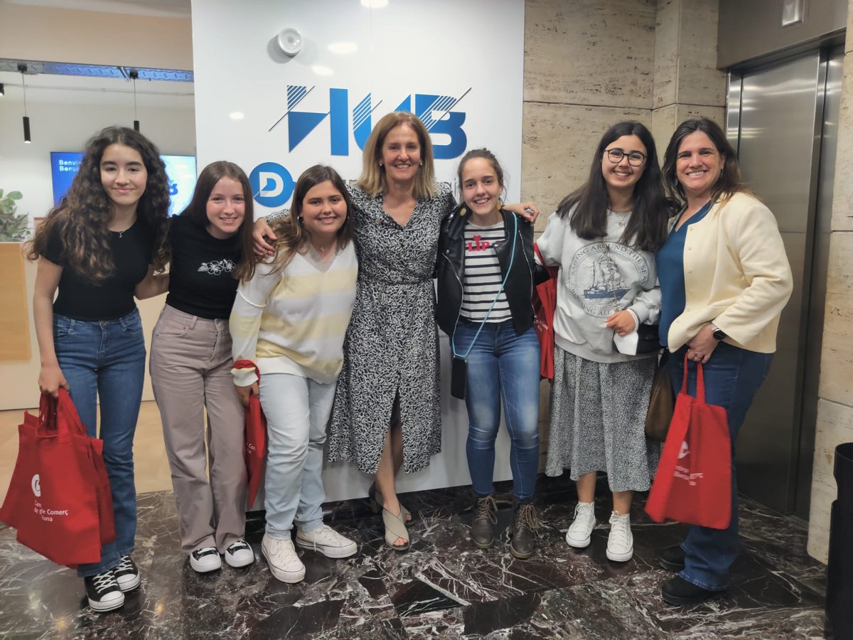 xalenski's tweet photo. Tarda amb @timbersatu #WeAreGirlsAndWeLoveRobotics i jo una d'elles!!
ja son #DonesReferents amb el seu Tim Tim 2 a fer el màxim de punts a la final @FLLRazorbackInv i a presentar el seu projecte científic @odeecambra @cambrabcn https://t.co/FZxCb819za