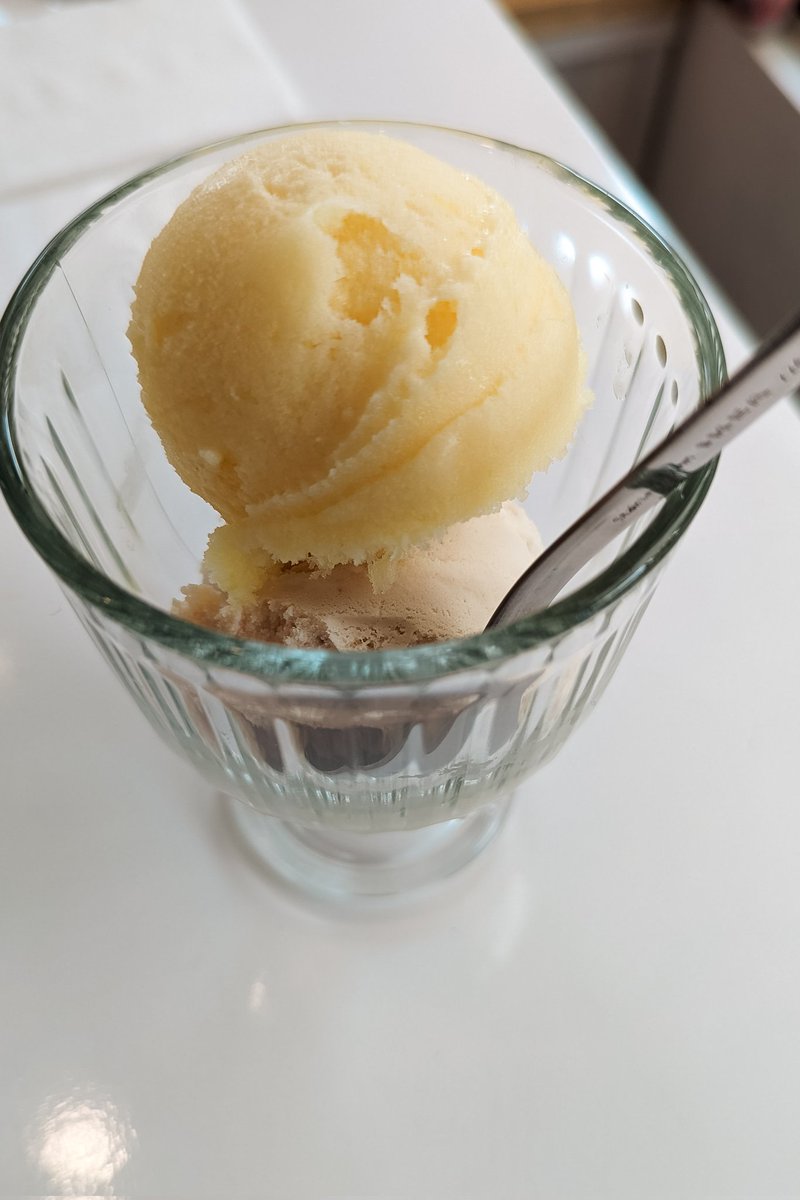 hungrytmy's tweet photo. ขอมาอวยยศร้าน Priscilla Ice Cream แถววัดอรุณ ร้านไอติมโฮมเมดหนึ่งในใจ ไอติมผลไม้ทำจากผลไม้จริงๆ รสชาติเลยเปลี่ยนตามของที่มี อร่อยมากแบบอยากกราบ แล้วขายถูกจนงง 3 ลูก 55 บาทอ่ะ ขายไปได้ไงคะราคานี้ ปล.ขออภัยกับการไม่มีรูป เวลาไปคือชั้นคิดแต่เรื่องจะกินรสไหนดีอย่างเดียวเลย https://t.co/qesvFFr7fI
