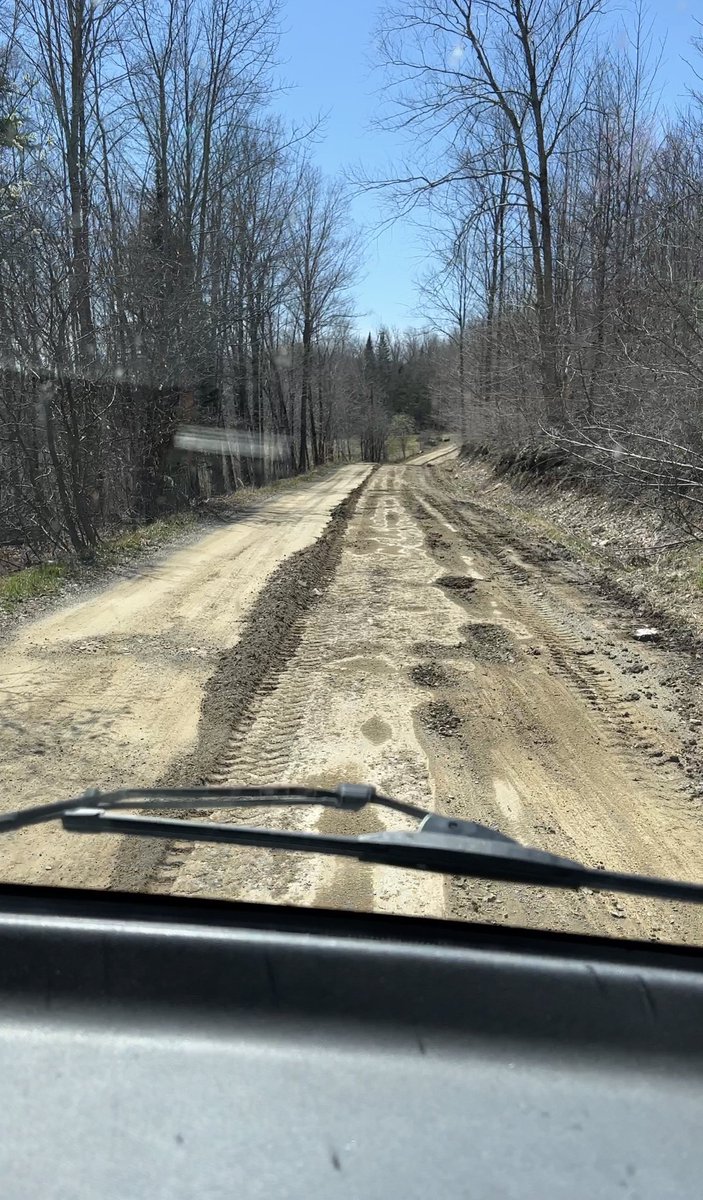 CurtChaput09's tweet photo. Today the Truck went deep into the woods of Northern Maine to sign up a sheriff and his wife for @FirstNet. We even have great signal in areas like this! It’s not everyday you see a big blue AT&amp;T truck on a dirt road @JessRacine8 @LillardDerick @keroninc #MainesLargestNetwork https://t.co/cZWjRPqKQk