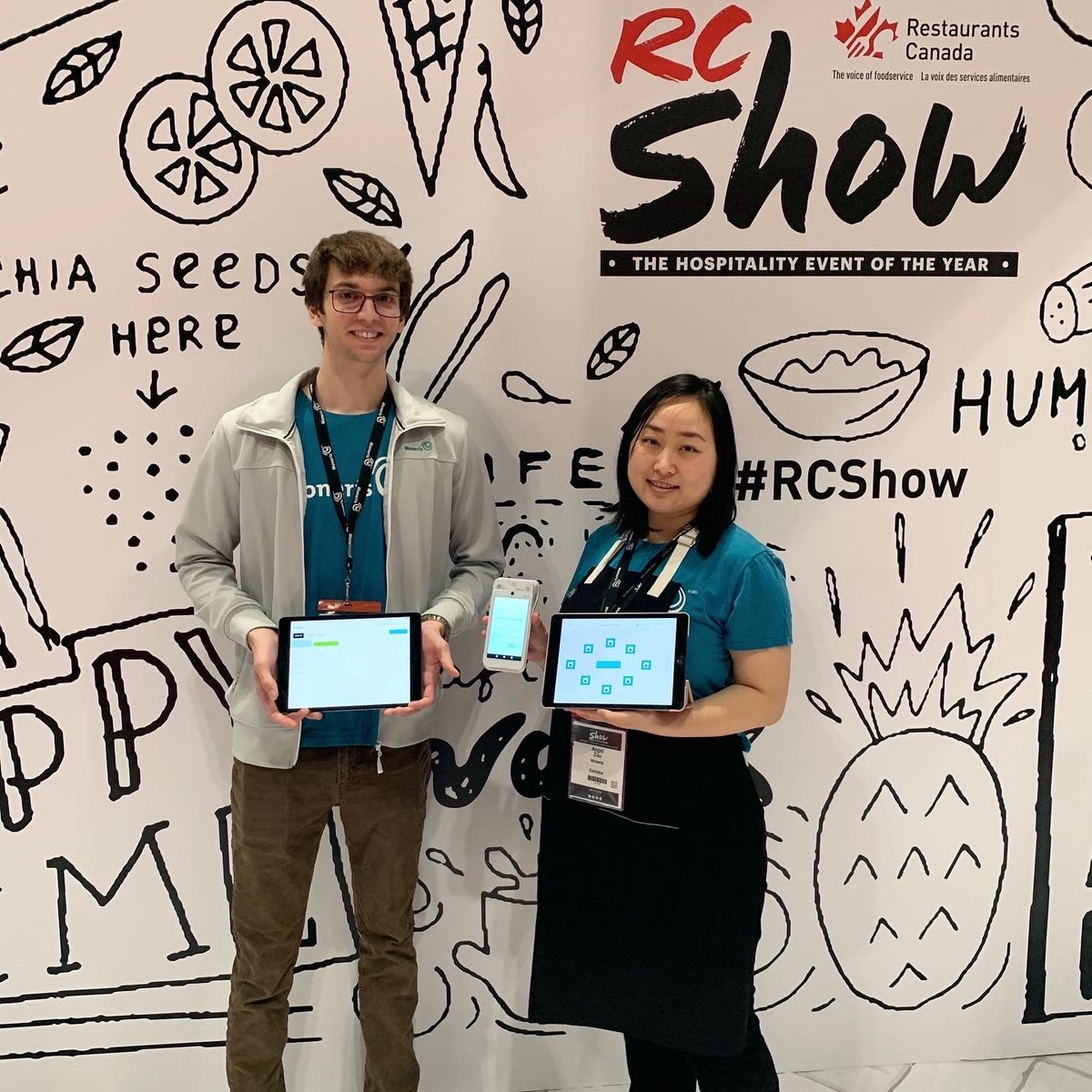 Moneris's tweet photo. Day☝️at the #RCShow @RestaurantsCA, head over to the #Moneris booth # 735 to play games & win 🎉prizes! AND learn about our newest POS #restaurantsolution so you’re without a doubt #GoodtoGo as a restaurateur!👨🍳
#Tradeshow #RestaurantIndustry https://t.co/EEvHUXffjG