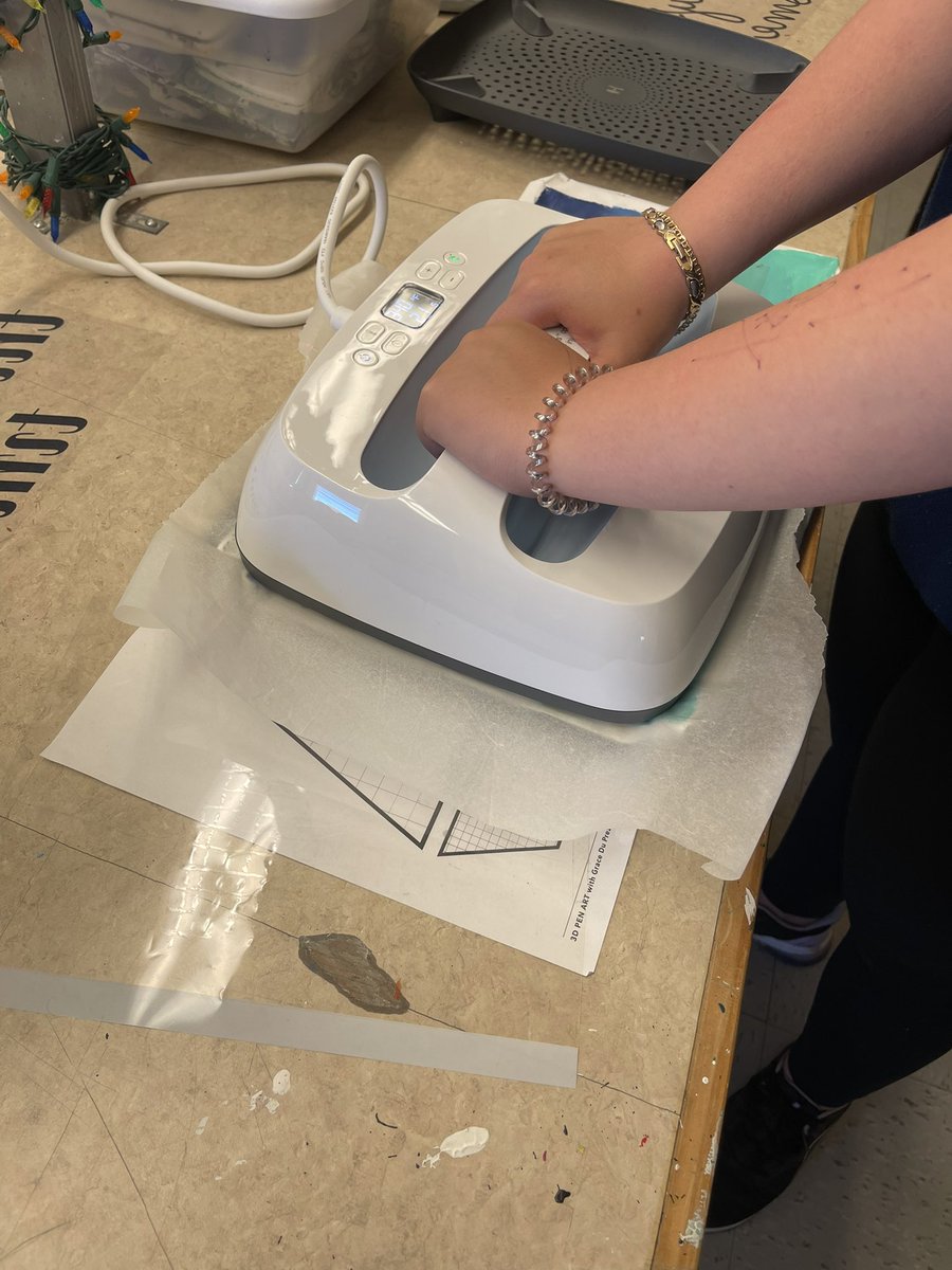 DanielleKelsey_'s tweet photo. Today in Art 9 we started pressing our designs onto our painted canvases using our @OfficialCricut Easy Press!! These are turning out beautifully! @FRJHschool #CreateSomethingAmazing https://t.co/3I2x1jCIz3