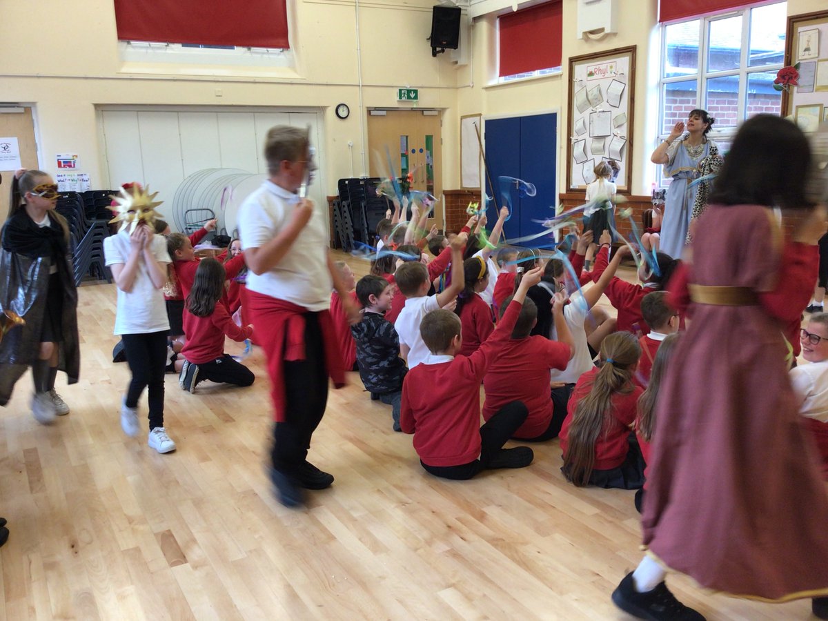 MissMason5M's tweet photo. What an amazing Ancient Greece experience day! 
@YsgolEmmanuel
 #historymakers #AmbitiousCapableLearners https://t.co/qSwyS9B5Ww