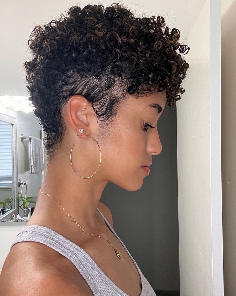 Miss_Jessies's tweet photo. We are so crushin’ on this cutie! Her curls are brought to you by #MissJessies #PillowSoftCurls.  

Show some love for the curls and short cut below. 💗

📸: @lowerynoseasonedsalt 

#monday #manecrushmonday #curlyhair #naturalhair ##curlyhair #curlsmith #shortcutstyles https://t.co/cTObpRxh4P