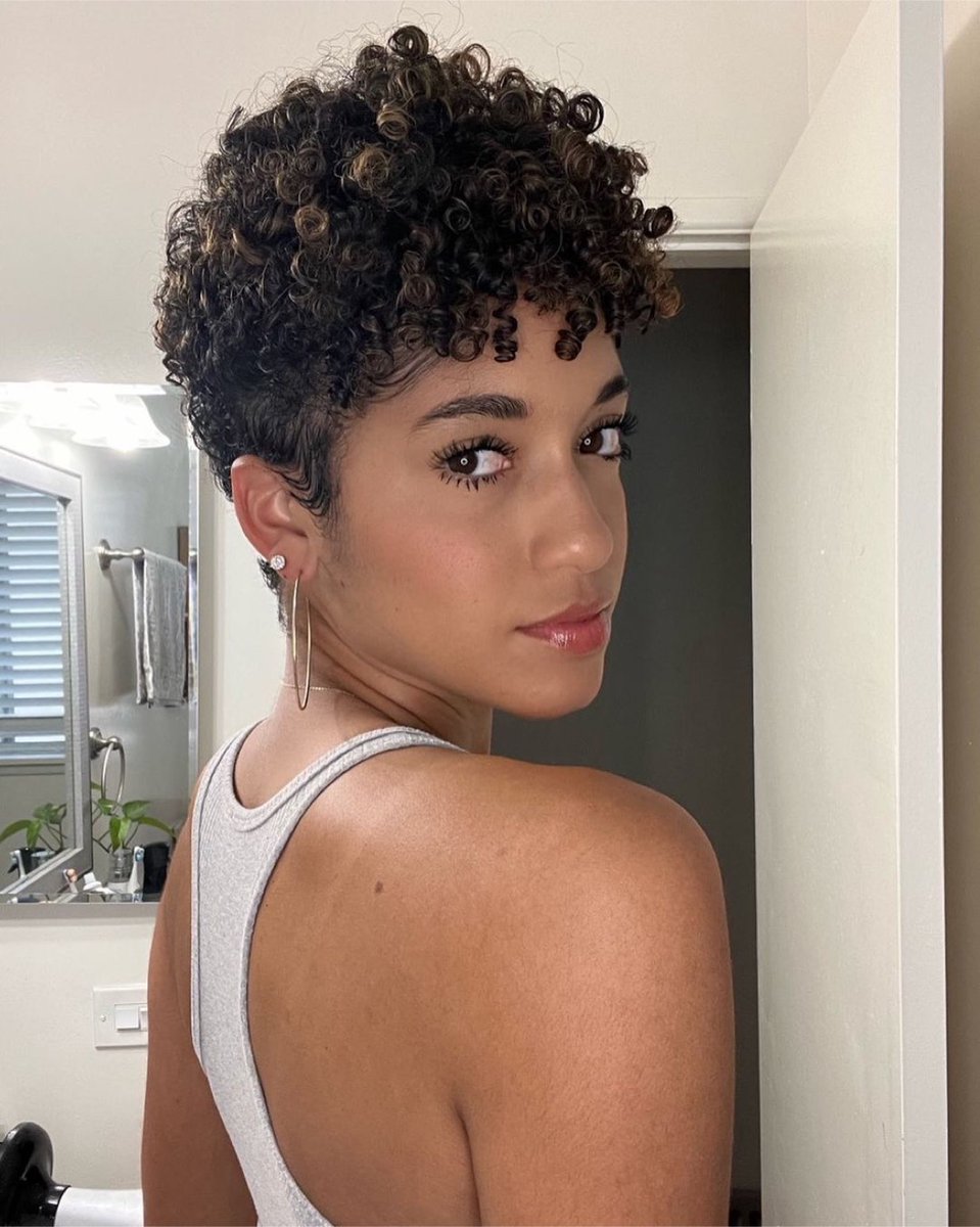 Miss_Jessies's tweet photo. We are so crushin’ on this cutie! Her curls are brought to you by #MissJessies #PillowSoftCurls.  

Show some love for the curls and short cut below. 💗

📸: @lowerynoseasonedsalt 

#monday #manecrushmonday #curlyhair #naturalhair ##curlyhair #curlsmith #shortcutstyles https://t.co/cTObpRxh4P