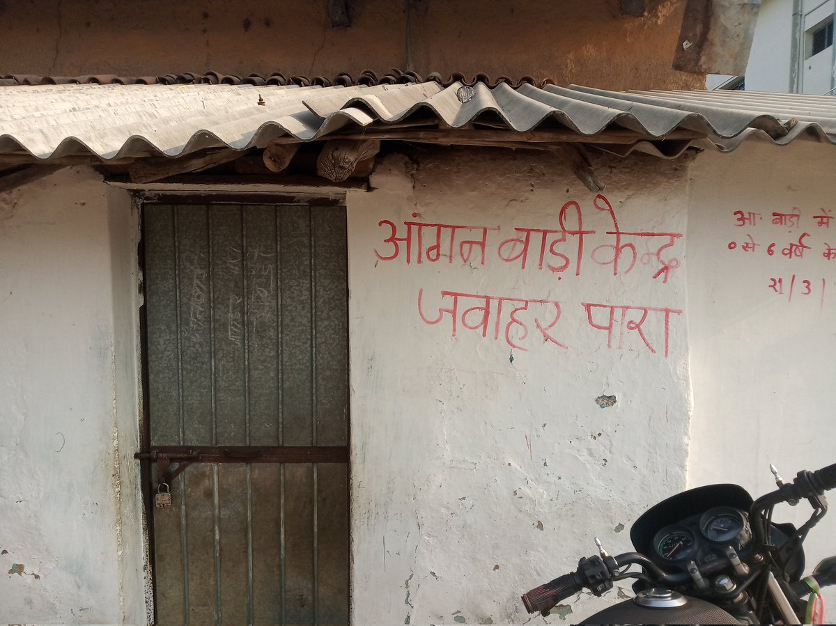 SunherKosma2's tweet photo. @AnilaBhendia आपके विधानसभा क्षेत्र के नगर पंचायत डोंडी के वार्ड क्रमांक
10 व 11 आप खुद ही घोषणा की थी मैं जब भी मंत्री बनूंगी सबसे पहला आंगनबाड़ी बनेगा कब तक बनेगा मैं सवाल करता हूं आपसे https://t.co/AEkkJS977R