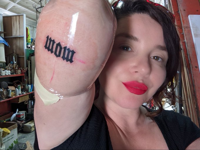 mom upside down is wow. Here's 1/2 of my new 'hot mom' tattoo https://t.co/gvp949HSGR<a href="/tag/mvsales"class="tags"><span>#mvsales</span></a>