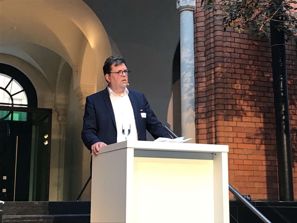 BVEG_de's tweet photo. Jens-Christian Senger, Vorstandsvorsitzender des BVEG: #Europa und #Deutschland sind sehr gut beraten, die eigenen heimischen #Rohstoff-Potenziale auszuschöpfen. Eine Strategie, die #Versorgungssicherheit ernst nimmt, kann auf heimische Förderung nicht verzichten. #Erdgas #Erdöl https://t.co/2bL4k5cMv0