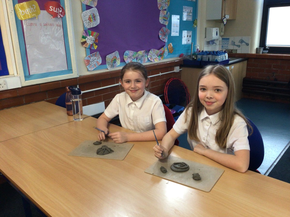 MissMason5M's tweet photo. What an amazing Ancient Greece experience day! 
@YsgolEmmanuel
 #historymakers #AmbitiousCapableLearners https://t.co/Mbo2te25r3