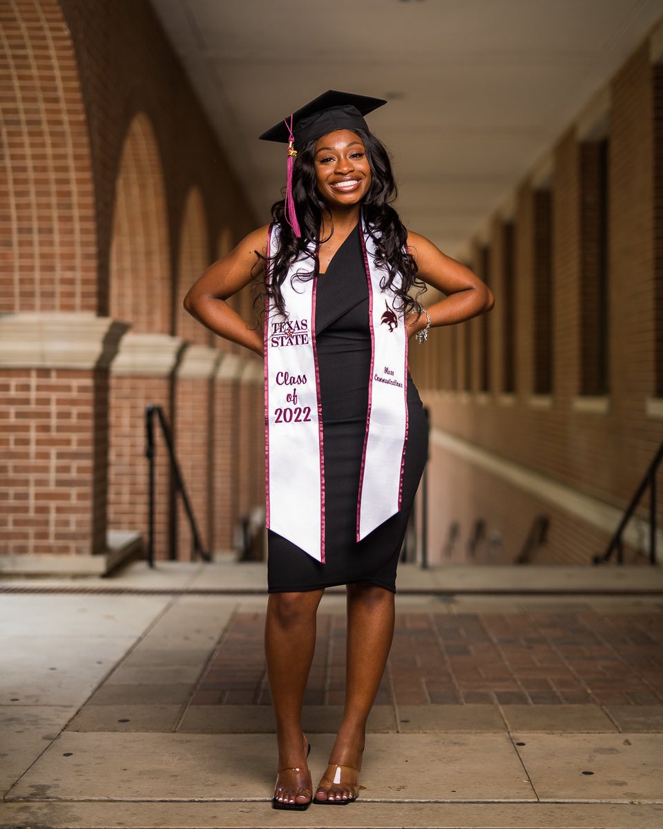 royallhiighness's tweet photo. Graduating with Honors 
⁃Summa Cum Laude 
⁃Deans List Every Semester since freshman year 
⁃Delta Sigma Theta Sorority, Incorporated 
⁃National Council of Scholars 
Major in Broadcast Journalism 
Minor in Spanish 

May 12th, 2022 at 10:00 a.m 
Texas State University💛 https://t.co/o9i3Zbi7l2