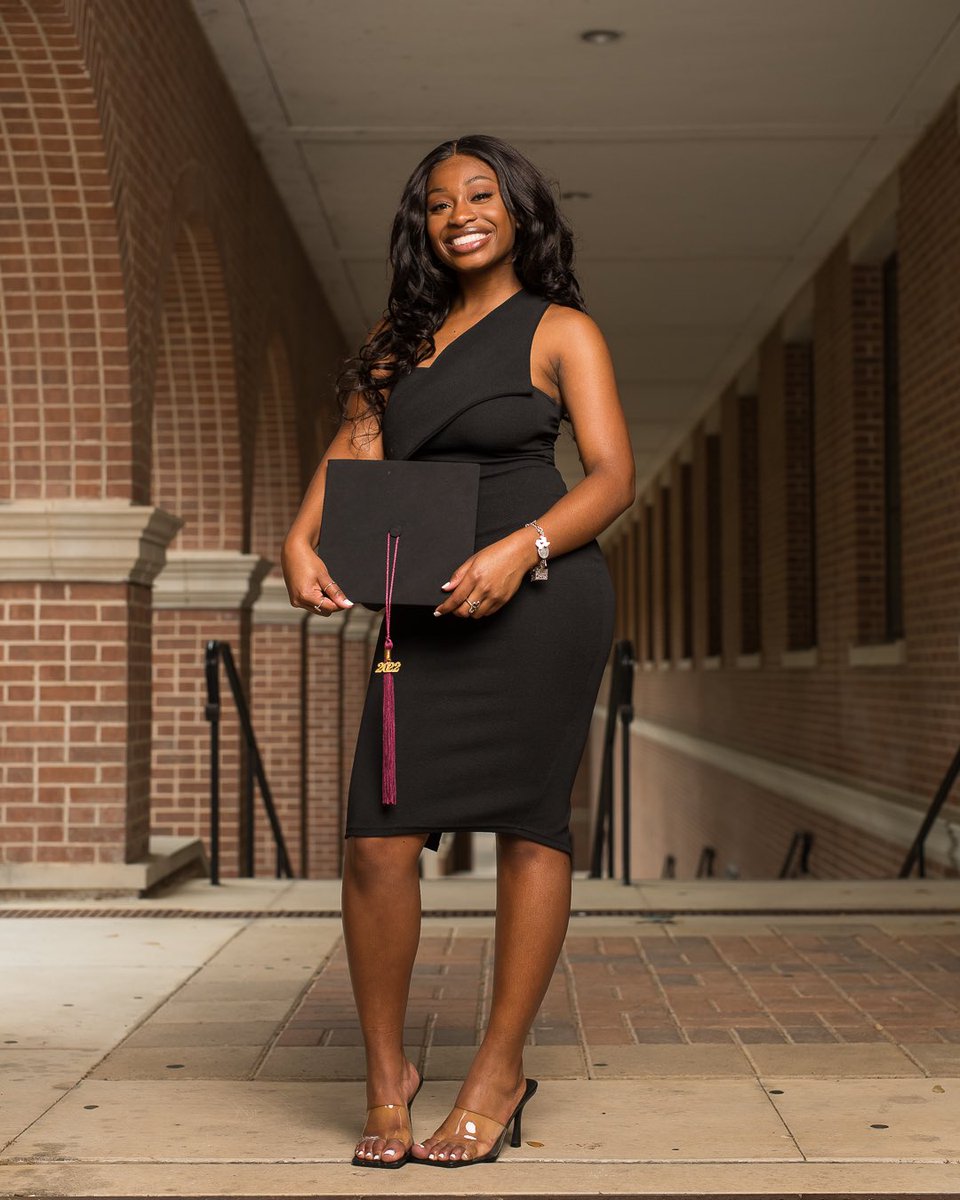 royallhiighness's tweet photo. Graduating with Honors 
⁃Summa Cum Laude 
⁃Deans List Every Semester since freshman year 
⁃Delta Sigma Theta Sorority, Incorporated 
⁃National Council of Scholars 
Major in Broadcast Journalism 
Minor in Spanish 

May 12th, 2022 at 10:00 a.m 
Texas State University💛 https://t.co/o9i3Zbi7l2