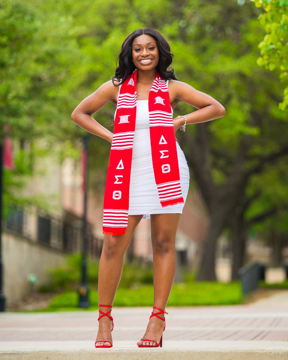 royallhiighness's tweet photo. Graduating with Honors 
⁃Summa Cum Laude 
⁃Deans List Every Semester since freshman year 
⁃Delta Sigma Theta Sorority, Incorporated 
⁃National Council of Scholars 
Major in Broadcast Journalism 
Minor in Spanish 

May 12th, 2022 at 10:00 a.m 
Texas State University💛 https://t.co/o9i3Zbi7l2