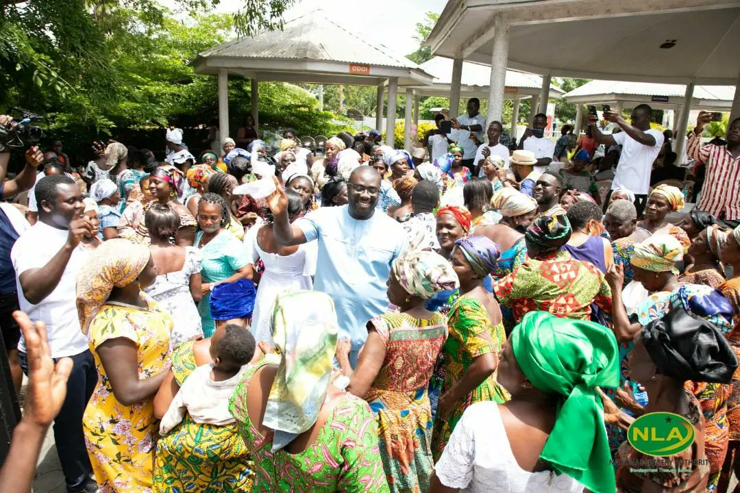 NLA_goodcauses's tweet photo. The GOOD CAUSES FOUNDATION in conjunction with Redeemer Care took the train to the Akwapim North Municipality this Mother's day. The team was led by the Director General Mr Sammi Awuku.
NLA GOOD CAUSES FOUNDATION the Rose 🌹 of Sharon, the hand that keeps giving.
#NLA https://t.co/TYLZgM9KRv