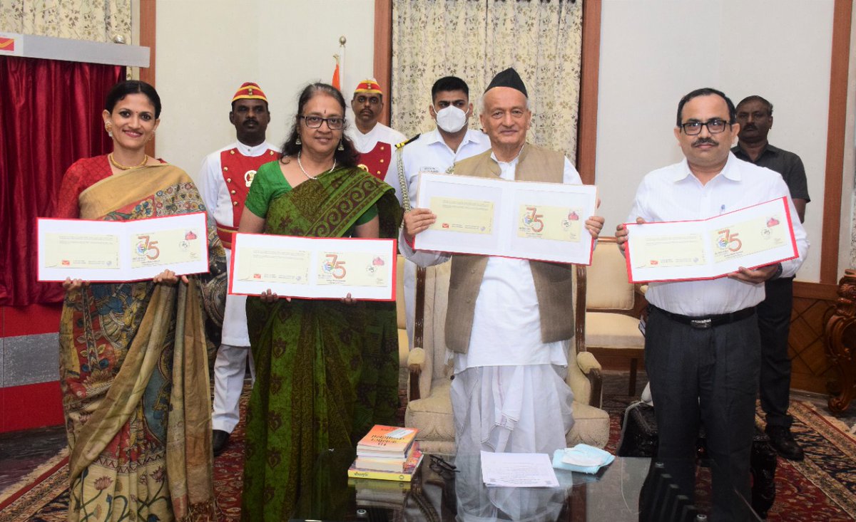 maha_governor's tweet photo. मुंबईतील  बंगाली भाषिक लोकांच्या बंग मैत्री संसद या संस्थेच्या अमृत महोत्सवी वर्षानिमित्त राज्यपाल भगतसिंह कोश्यारी यांच्या हस्ते राजभवन येथे एका विशेष टपाल आवरणाचे प्रकाशन करण्यात आले. https://t.co/Kg9pxJE2i2