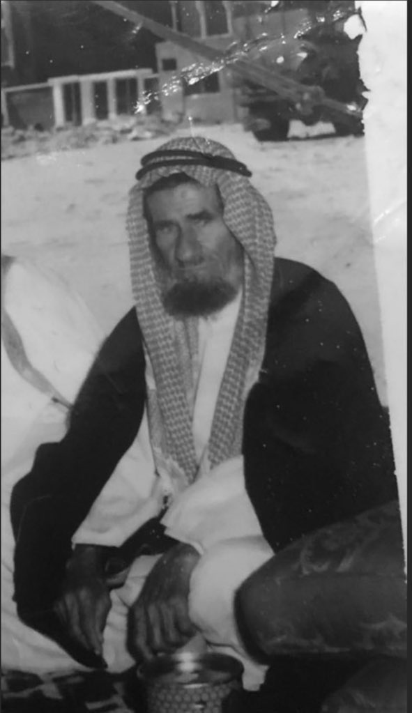 _N911_q's tweet photo. تبكيك الخوالد ويبكونك العمور 
قرمآ لا غاب بغيبته والله فقيده

عسى بالفردوس بيتك معمور 
يا شيخً له الطيب يمشي بوريده

المرحوم جدي 
مطني بن سلمان بن نومان المجوي . https://t.co/ZRJ3lgw4yN