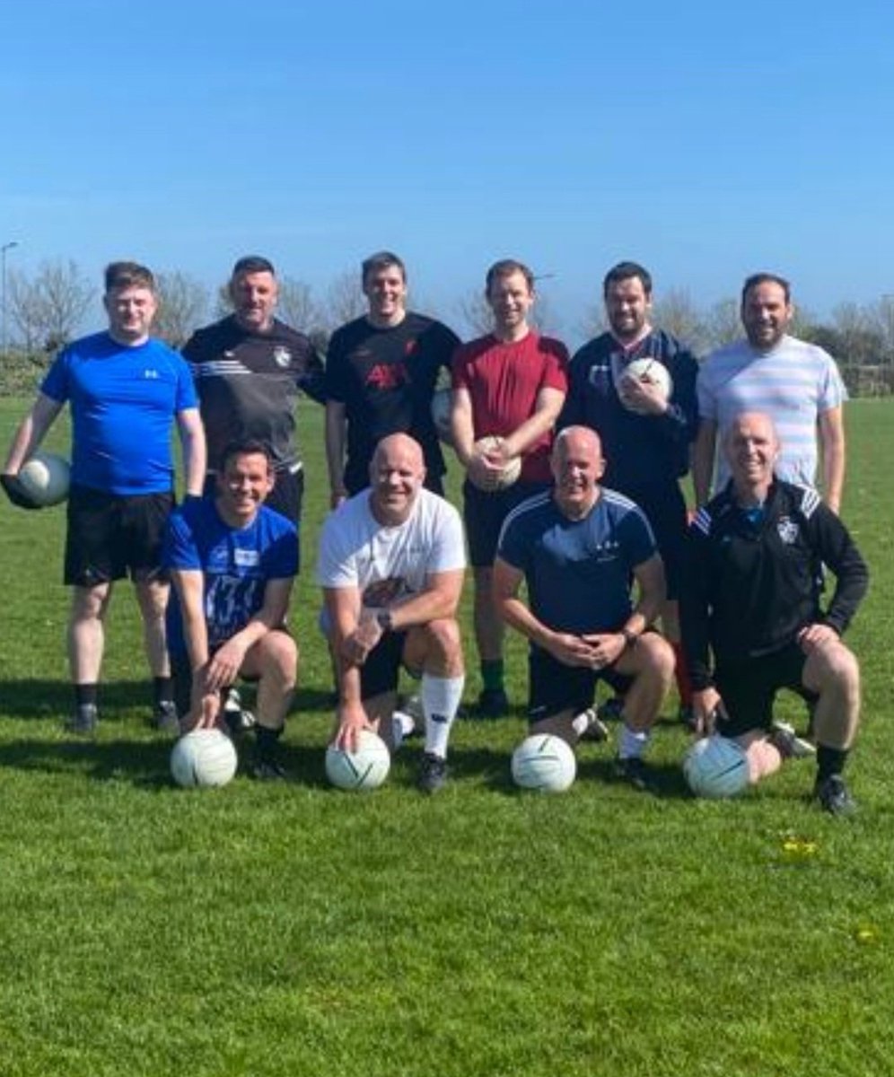 DerekOR14's tweet photo. The Na Dubh Ghall "GAA for Dads and Lads" Gaelic Football team at training in Baldoyle. New players always welcome and no previous playing experience required. Training on Thurs eve &amp; Sunday morning so if you fancy a non-serious kickabout, feel free to contact me. https://t.co/U5hiUQYSzK