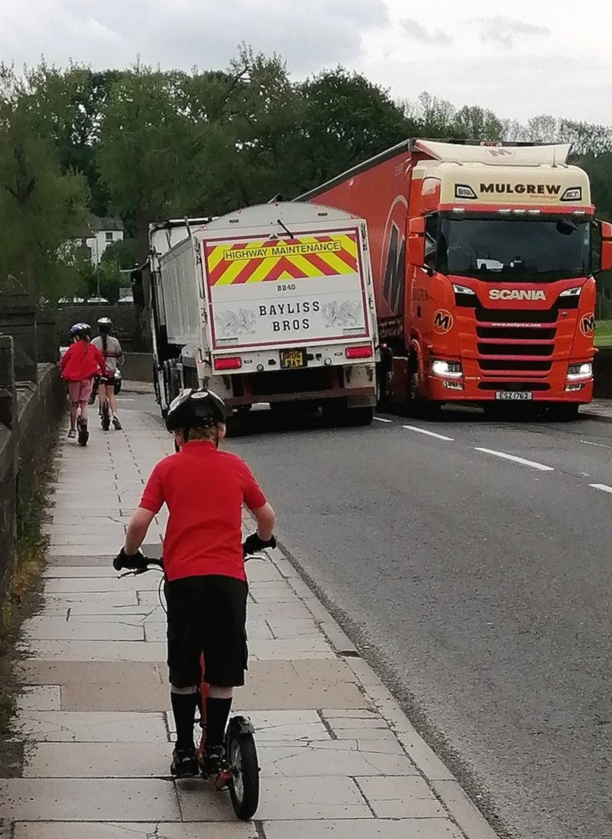 KennysTaxis's tweet photo. We desperately need a safe #activetravel route into #Monmouth Hopefully we'll have a shared pedestrian/ cycle bridge soon Interestingly there was a traffic counter installed on the #wyebridge but only during the Easter hols when the traffic is much reduced 🤷‍♂️
@MonmouthshireCC https://t.co/15Yfly6FOx