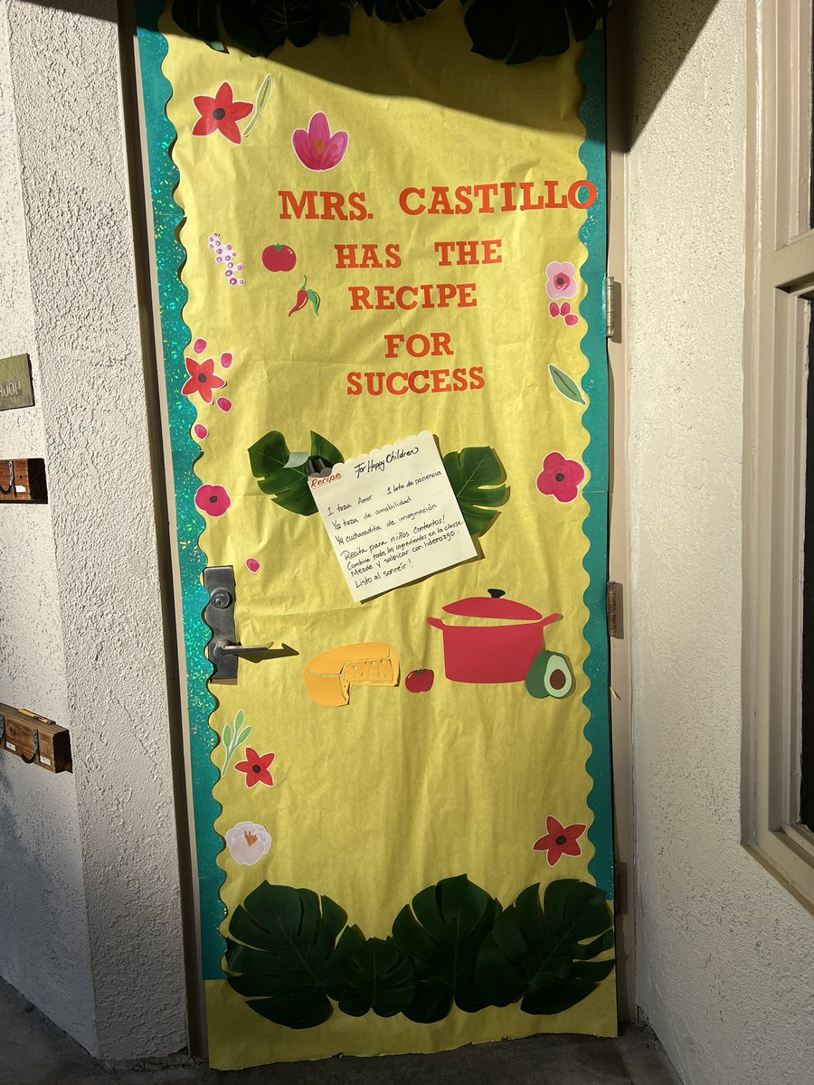 ecastillomar's tweet photo. Teacher appreciation week @SumacLSTEM we love our beautiful doors and delicious treats @MrsHenr80794640 #sumacpride 
#sumacstaffrocks 
#LVUSD 
#LVUSDROCKS 
#duallanguagerocks
#GoVoyagers
#voyagerskeepexploring https://t.co/1PPheV9jis