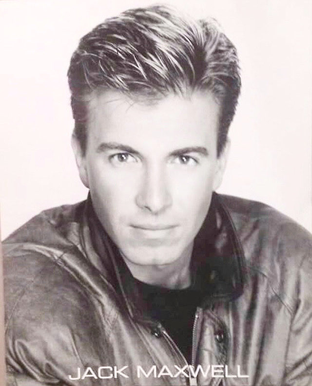 SouthieJack's tweet image. Just found. Last one.
My goodness, look at that head! What’d I think I’d be auditioning to play lightbulbs? Was never that bright. #firstheadshot #1993