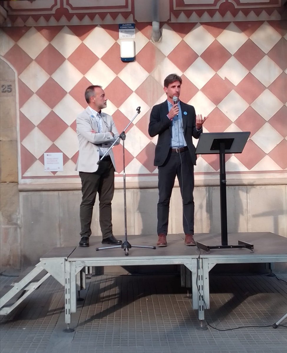 catalunyaeuropa's tweet photo. 🇪🇺 Comencem els actes amb motiu del #DiaEuropa dins la #SetmanaEuropea a Molins de Rei, amb l'alcalde @xavipaz i la lectura del manifest commemoratiu 📜 a càrrec del regidor d'Afers europeus, Àlex Herrero, a la plaça Catalunya.

🗨️ Tot a punt pel col·loqui a la @federaciobrera. https://t.co/Zs0PTmiKO2