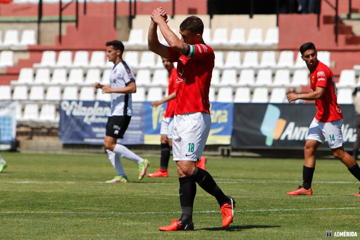 Merida_AD's tweet photo. ⚪️⚫️ ¡Fue un placer volver a verte en el Romano!

1⃣8⃣ @JaviChino18 https://t.co/8zrjPLhEMZ