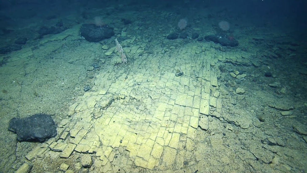 4biddnKnowledge's tweet photo. https://t.co/cyKogpKJXm Scientists Spot Bizarre 'Yellow Brick Road' in Pacific Ocean https://t.co/jXzDA1Hg3y https://t.co/2EompOJw9t