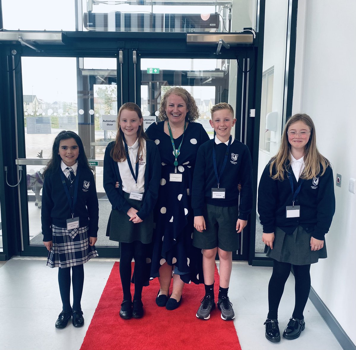 Calderwood_Pri's tweet photo. We are SO excited to FINALLY open our doors to our families! 🔑🚪It is heart warming to see the pride our children take in showing off their new home! 💙#MomentInHistory #CalderwoodTours #CalderwoodFamily @LoveWestLothian https://t.co/e6bRvV1Gcf