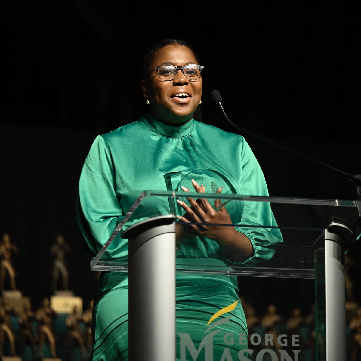 MasonAthletics's tweet photo. The 2022 Sue Collins Leadership Award for Women in Sport goes to…

Natalia Kanos of @MasonRowing!

#MasonGGC https://t.co/ombOXGpOnU