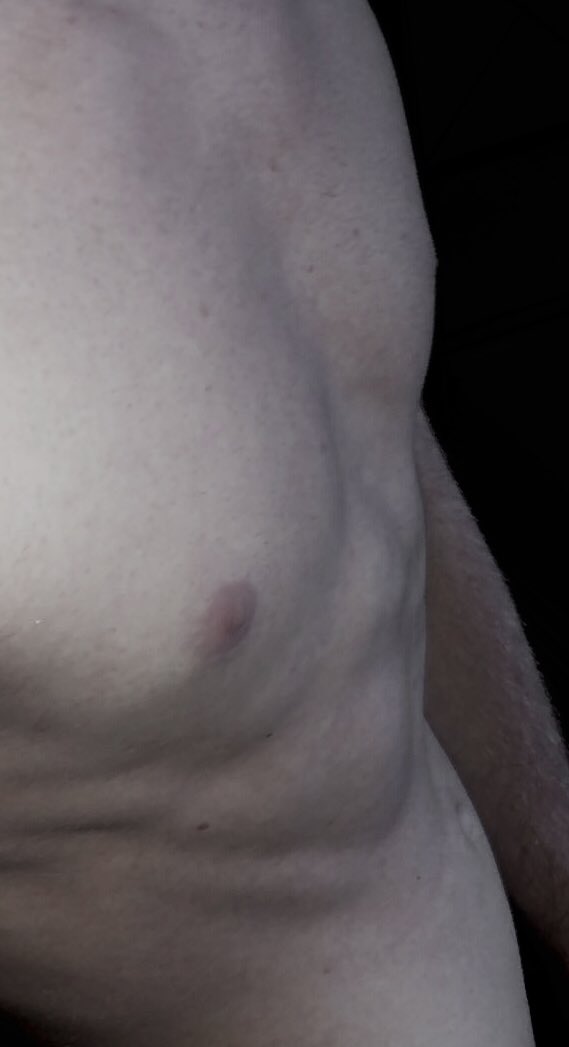 bloodshake8's tweet photo. Bodycheck 

First time kinda scared😓 https://t.co/NS1izQ88Vm