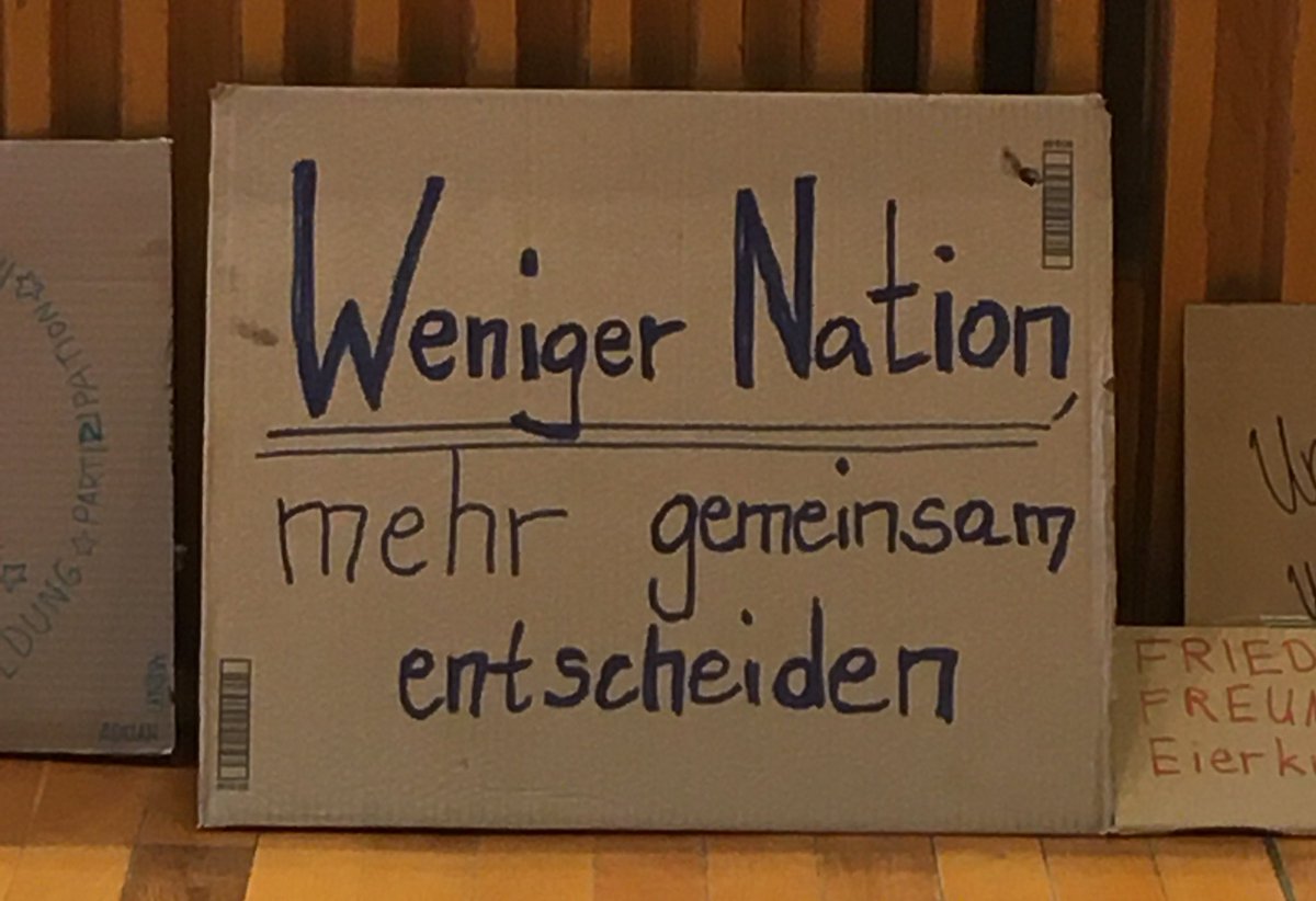 JPlottka's tweet photo. “Mehr gemeinsam entscheiden”, aber wie? Und vor allem wie demokratisch entscheiden? Das diskutierten Studierende @UniBonn und Interessierte beim Workshop von @spornschlegel und mir beim #Europatag in #Bonn.
@FESNRW @CERC_Bonn @IF_Bonn https://t.co/kL974AJG4C
