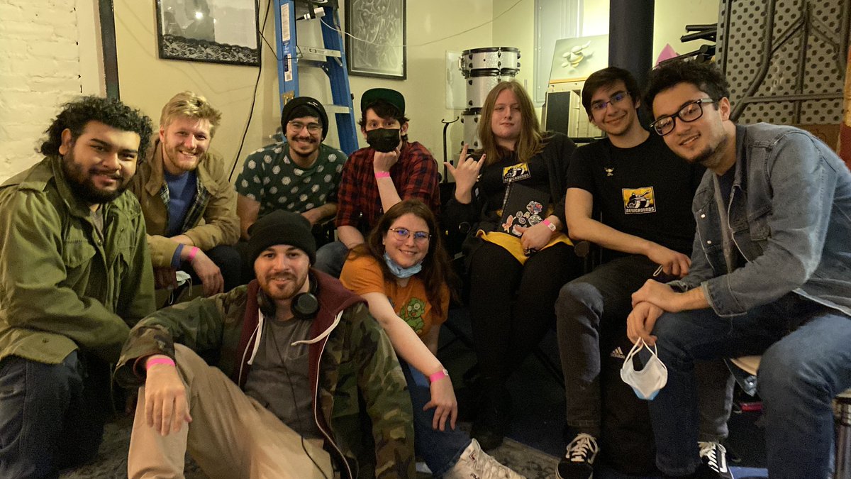 AnnoyingDroid's tweet image. needed this weekend. saw a lot of people I haven't seen in a while and met a lot of people for the first time irl. love all yall to death and thanks for the awesome vacation 💚