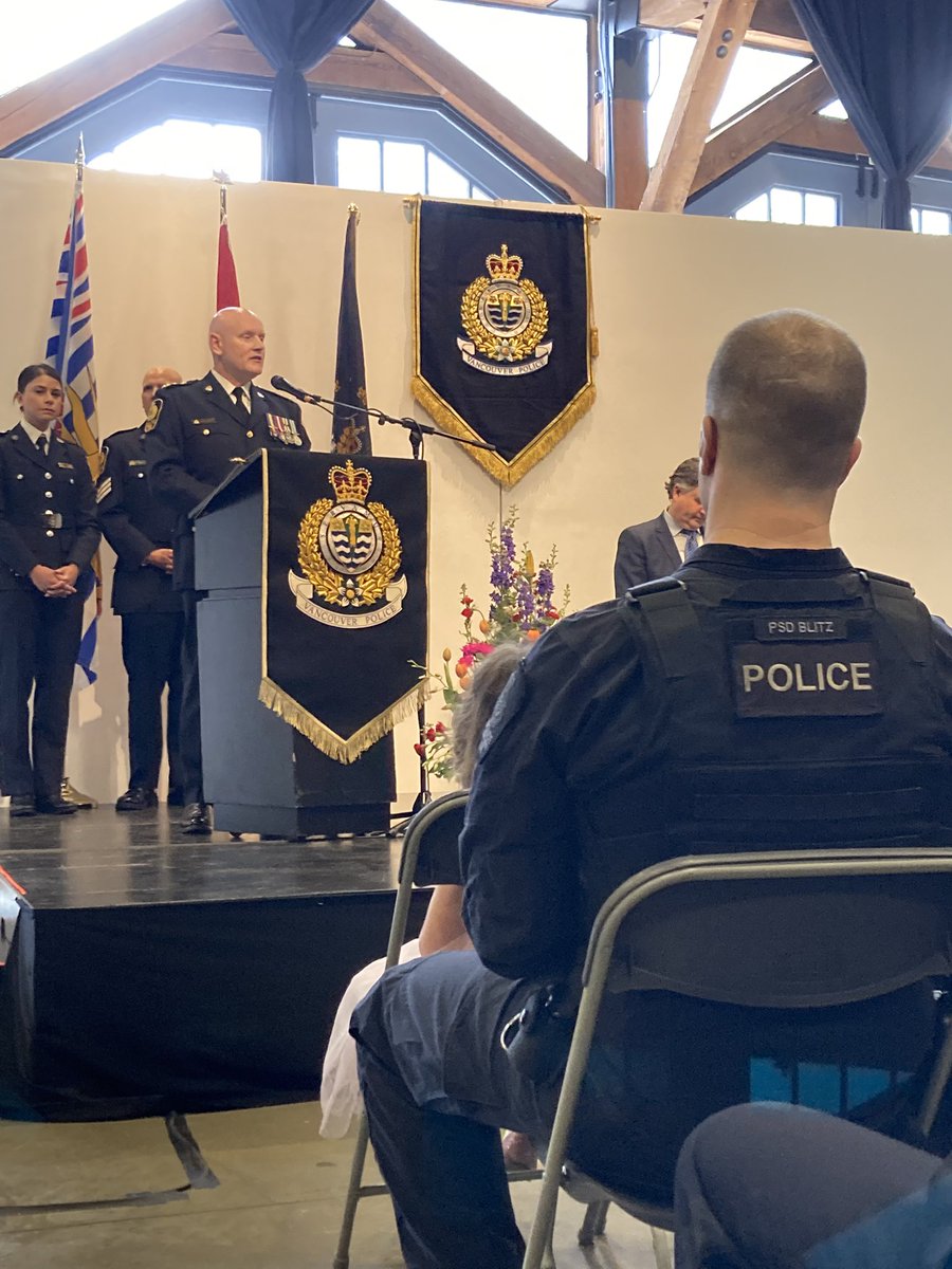 La Police de vcr <a href="/vpd/">Rob Pangborn</a> reconnaît lundi des policiers et des civils qui se sont démarqués dans la dernière année #icicb
