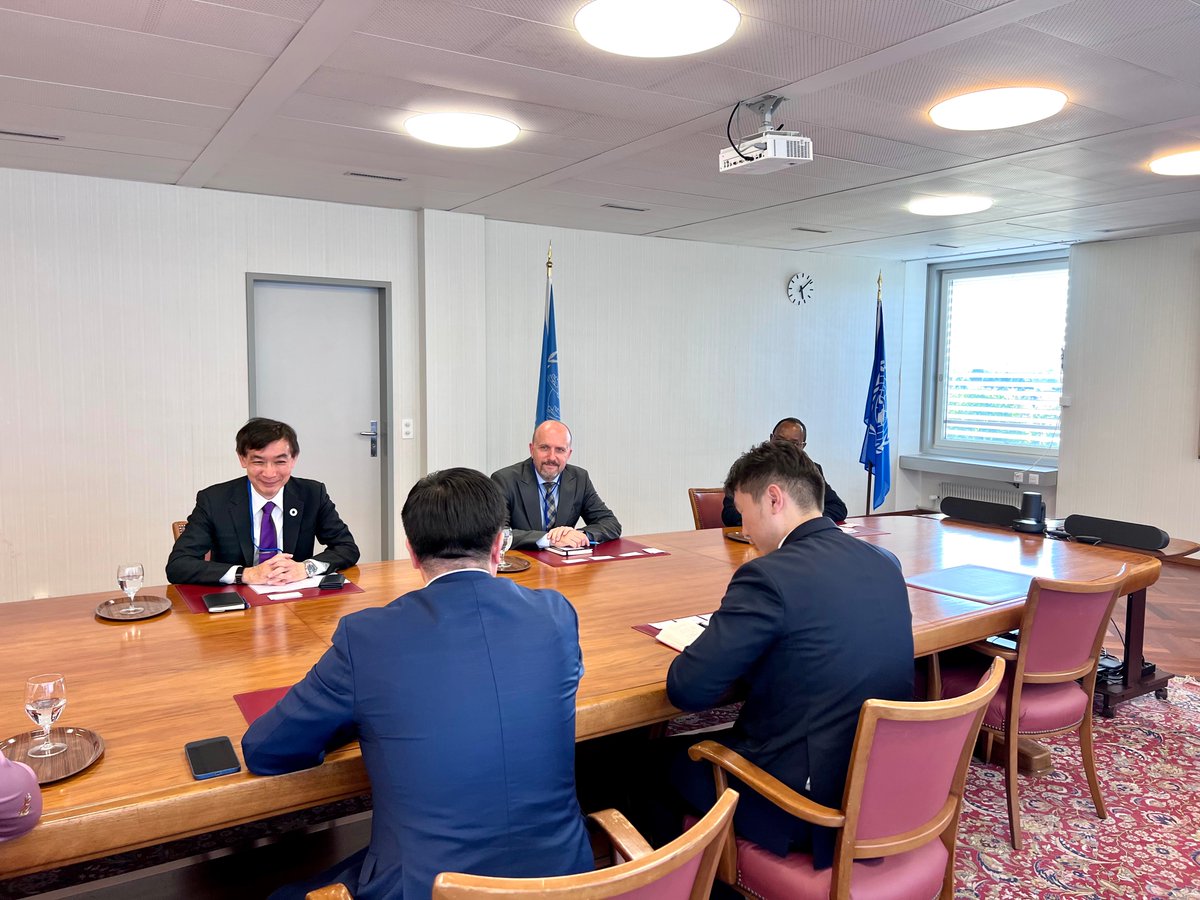 upu_onu's tweet photo. Le 1e jour du CEP à #Berne a été marqué par une visite de courtoisie de M. Ankhbaatar Badamrai, DG de @TheMongolPost. C'est avec plaisir que nous avons discuté des moyens de renforcer le #ServicePostal #mongol, afin que l'obligation de service universel soit remplie avec succès. https://t.co/4EpQXdHb43