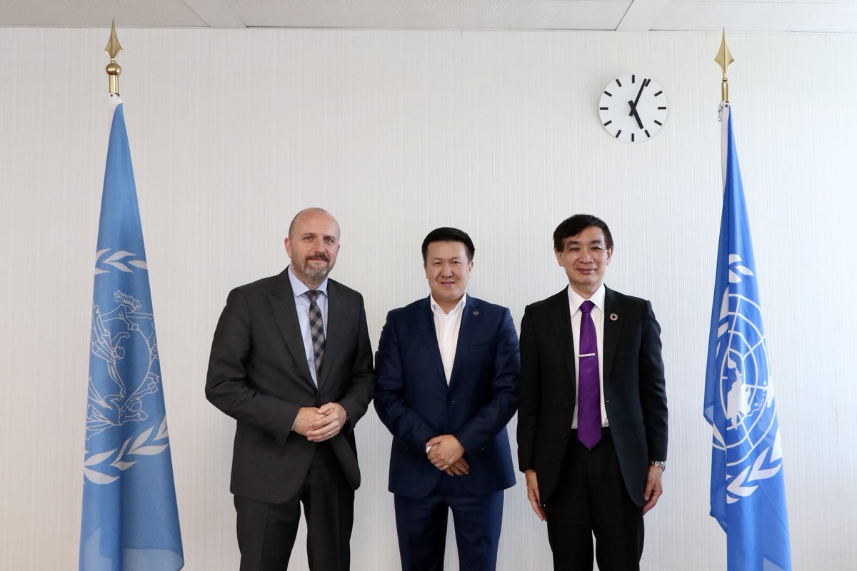 upu_onu's tweet photo. Le 1e jour du CEP à #Berne a été marqué par une visite de courtoisie de M. Ankhbaatar Badamrai, DG de @TheMongolPost. C'est avec plaisir que nous avons discuté des moyens de renforcer le #ServicePostal #mongol, afin que l'obligation de service universel soit remplie avec succès. https://t.co/4EpQXdHb43