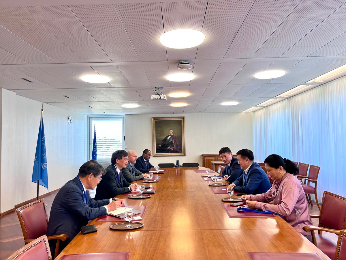 upu_onu's tweet photo. Le 1e jour du CEP à #Berne a été marqué par une visite de courtoisie de M. Ankhbaatar Badamrai, DG de @TheMongolPost. C'est avec plaisir que nous avons discuté des moyens de renforcer le #ServicePostal #mongol, afin que l'obligation de service universel soit remplie avec succès. https://t.co/4EpQXdHb43