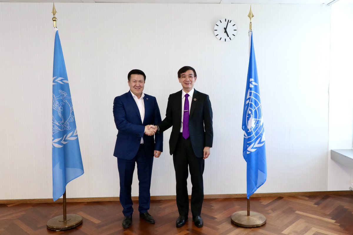 upu_onu's tweet photo. Le 1e jour du CEP à #Berne a été marqué par une visite de courtoisie de M. Ankhbaatar Badamrai, DG de @TheMongolPost. C'est avec plaisir que nous avons discuté des moyens de renforcer le #ServicePostal #mongol, afin que l'obligation de service universel soit remplie avec succès. https://t.co/4EpQXdHb43