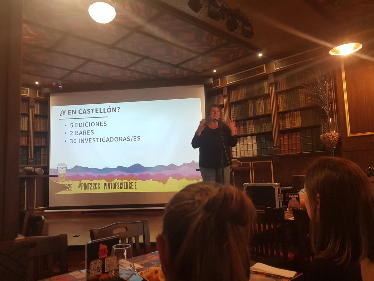 silderob's tweet photo. #Pint22ES #Pint22CAS Victoria @vpastorfuentes presenta el dia de hoy. En Castellón se hace @pintofscienceES desde 2015 https://t.co/54JAdXQGk3