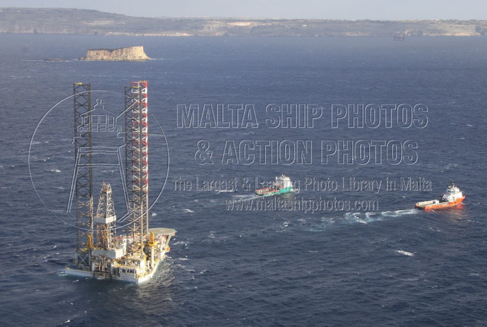 Shipguru's tweet photo. #BOURBON_LIBERTY_204 and #PACIFIC_WIZARD #towing the #jackup #oilrig #WILFORCE #approaching #Malta - 09.12.2009 - https://t.co/nfgboxcB5B - NO PHOTOS can be used or manipulated without our permission @TUGSPOTTERS @offshoremgzn @navingooe https://t.co/3ErZTBFs6C