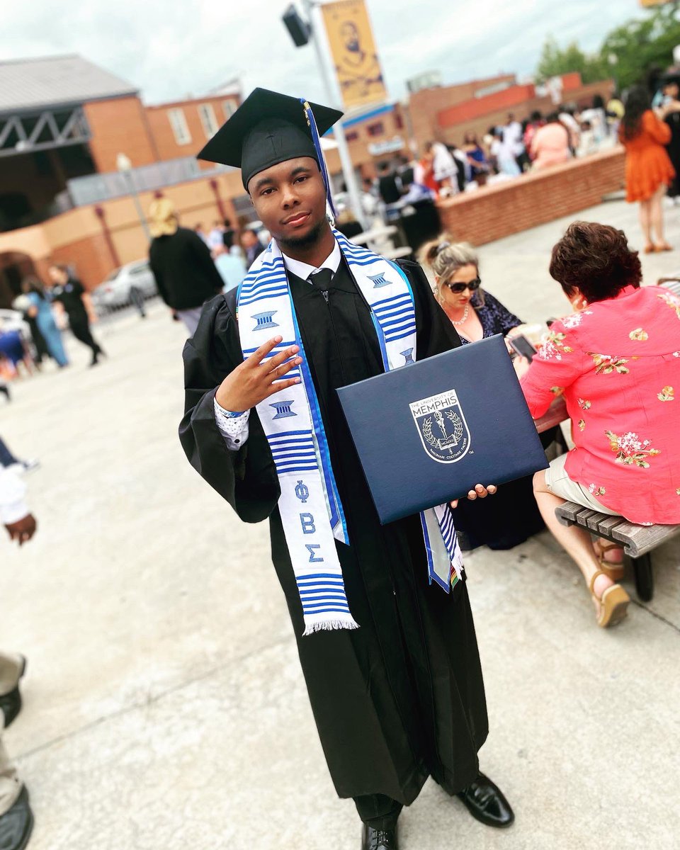 JayWil380's tweet photo. A. Graduate ๐ธ๐๐ officially Memphis alum ๐จ๐พโ๐
To my family, friends and The University of Memphis, thank you ๐๐ฏ #gtg #uofm22 #gradszn #graduation #graduation2022 #sigma #MEMPHIS https://t.co/k3KIlA6hkt