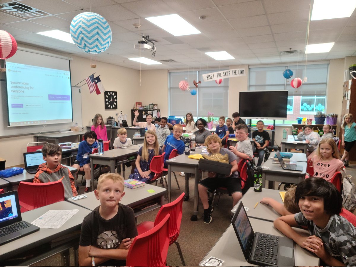 HmeCounselor's tweet photo. Celebrating our Golden Awards. @HmeCounselor #HMEProud #CardinalsHaveCharacter https://t.co/xZgRgLKqMR