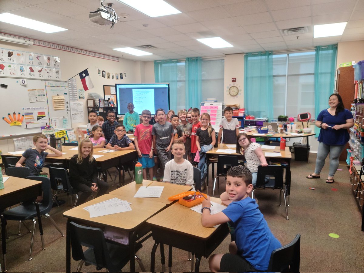 HmeCounselor's tweet photo. Celebrating our Golden Awards. @HmeCounselor #HMEProud #CardinalsHaveCharacter https://t.co/xZgRgLKqMR