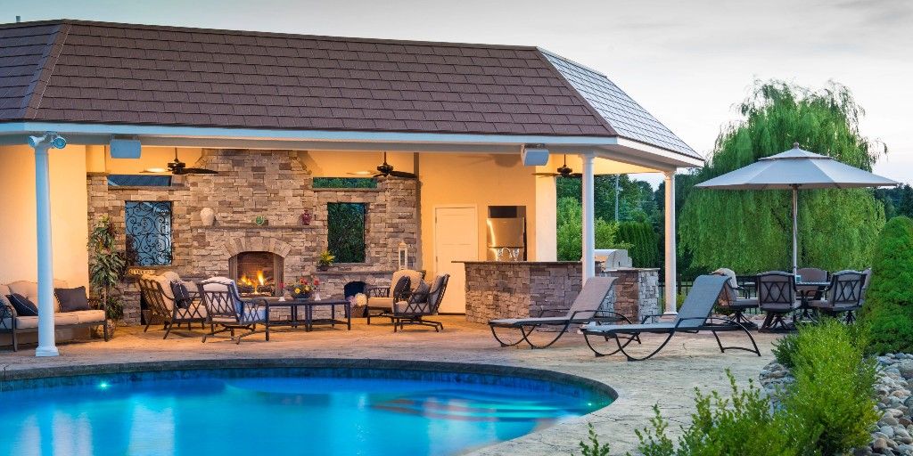 PlyGem's tweet photo. This outdoor oasis is absolutely breathtaking, and was created using #PlyGem products! 🤩 See the full selection of outdoor structures to create your own show stopping space: https://t.co/rNet7poRg7 https://t.co/UIqjQjnzjY
